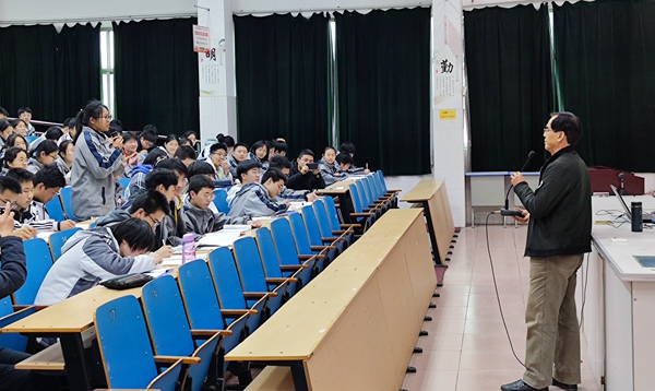 十堰一中报告会1_副本.jpg